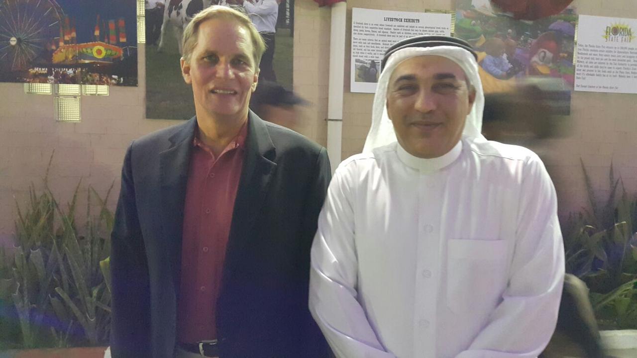 Mazin Kurdi with the American Consul in Jeddah at an exhibition hall.